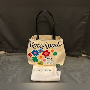 NWT Kate Spade New York Fresh Picks Large Tote Bag. Has dust bag.